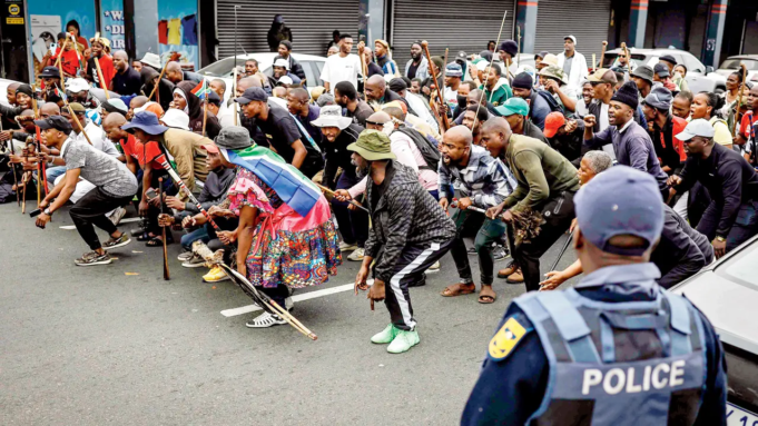 Protestos anti-imigrantes estão varrendo a África do Sul à medida que aumentam os temores de violência Protestos anti-imigrantes estão varrendo a África do Sul à medida que aumentam os temores de violência