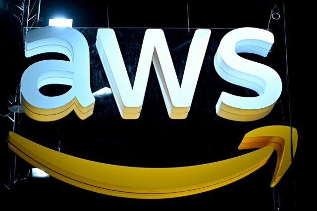Amazon-AWS-sign.jpg