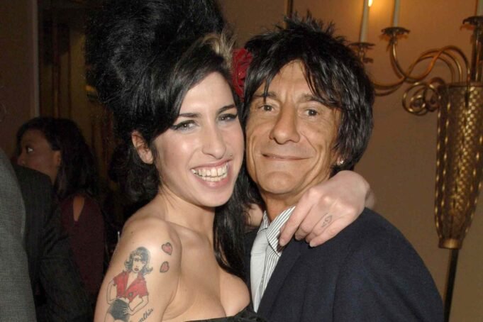 Ronnie Wood relembra o que Amy Winehouse disse a ela quando ela falou sobre sua batalha contra o álcool antes de morrer