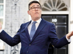 Trump e o primeiro-ministro britânico Andy Burnham discutem a remoção de minas no Estreito de Ormuz na primeira teleconferência
