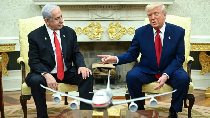 Trump e Netanyahu discutem movimentos dos EUA no Golfo enquanto o Irã intensifica seus ataques retaliatórios