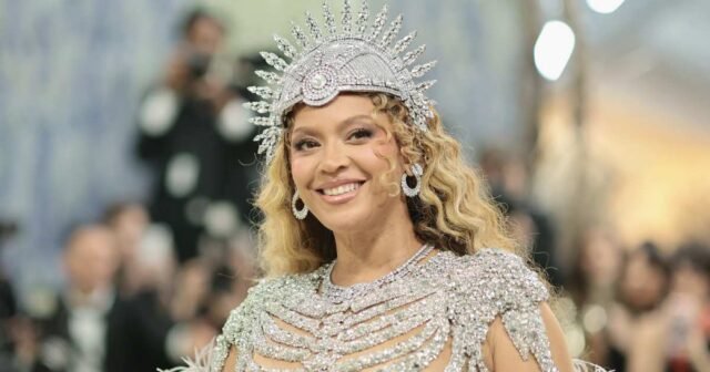 Beyonce-GettyImages-2274570295.jpg