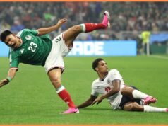 Quansah expulso por desafio imprudente durante México x Inglaterra