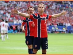 Andreas Schjelderup marca para Noruega x Inglaterra