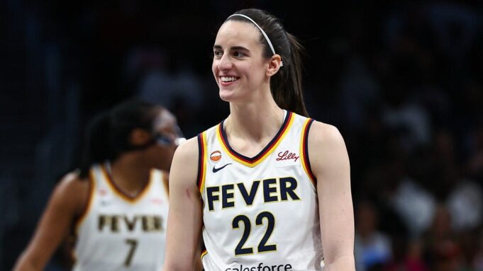 Caitlin Clark foi eleita Jogadora do Mês da Conferência Leste, apesar de jogar apenas 10 partidas. Caitlin Clark foi eleita Jogadora do Mês da Conferência Leste, apesar de jogar apenas 10 partidas.