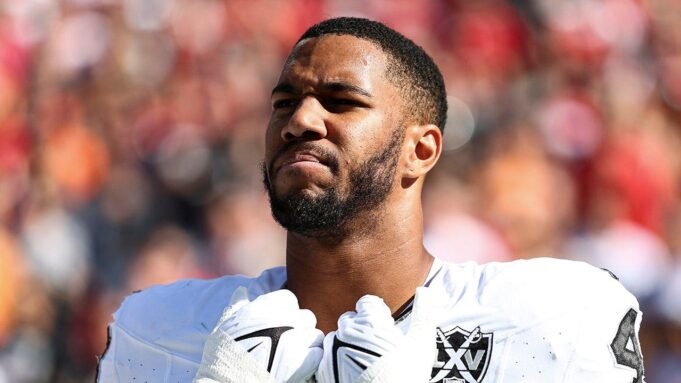 Charles Snowden, do Dallas Cowboys, suspendeu 3 jogos após acordo de confissão de DUI Charles Snowden, do Dallas Cowboys, suspendeu 3 jogos após acordo de confissão de DUI