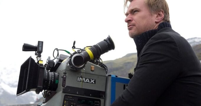 O guarda-roupa pessoal de Christopher Nolan é um smartphone surpreendentemente prático O guarda-roupa pessoal de Christopher Nolan é um smartphone surpreendentemente prático