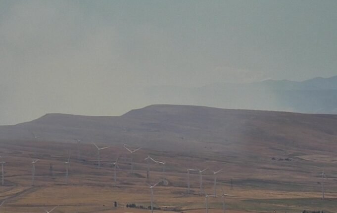 Crawford Oaks Fire: Evacs rebaixados para o nível 1-2; SR 14 reabre no condado de Klickitat.