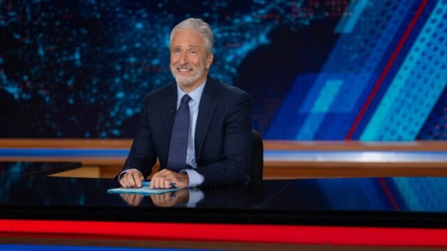 DESK_S31E085_071326_MW_0007-1.jpg