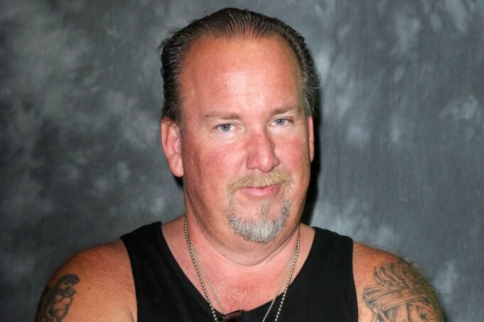 O ator de ‘Storage Wars’, Darrell Sheets, deixa uma possível nota de suicídio que menciona ‘bullying no Facebook’