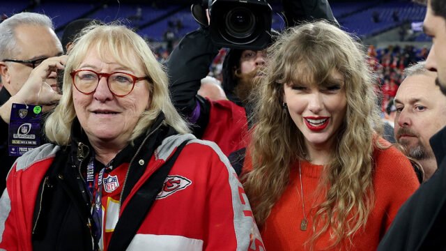 Donna-Kelce-Taylor-Swift-getty-H-2024.jpg