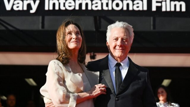 Dustin-Hoffman-and-his-wife-Lisa.jpg