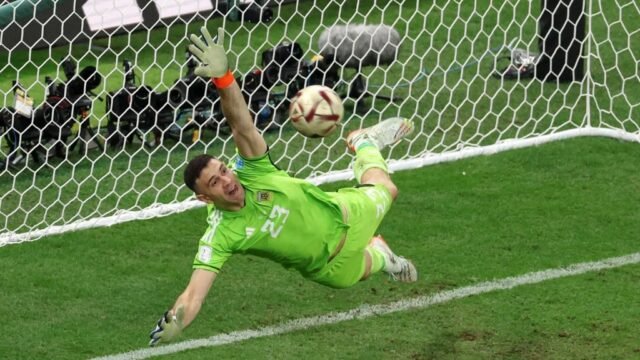 Emiliano20Martinez20Argentina20World20Cup20final20penalty20save20121822-1.webp.jpeg