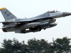 O NORAD F-16 intercepta várias aeronaves da aviação geral sobre Nova Jersey.