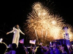 EUA comemoram 250 anos do show de fogos de artifício de 4 de julho, audiência sobe