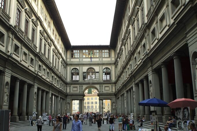 Uffizi limita o acesso de visitantes devido à luta contra as condições do ar na onda de calor de Florença