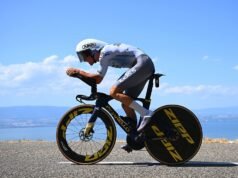 Uma bicicleta quebrou e a polícia estava no local quando Xandro Meurisse foi atropelado por trás por um motorista após um julgamento no Tour de France.