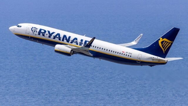 GREECE_GERMANY_RYANAIR_WINDOW_INCIDENT_TRAVEL_1.jpg