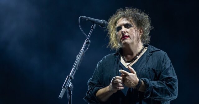 GettyImages-1175559652-robert-smith-blasts-world-cup-halftime-show.jpg
