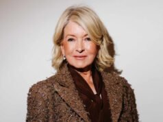 Estes sapatos confortáveis e legais da Martha Stewart são minha escolha nas viagens de verão para caminhadas sem dor