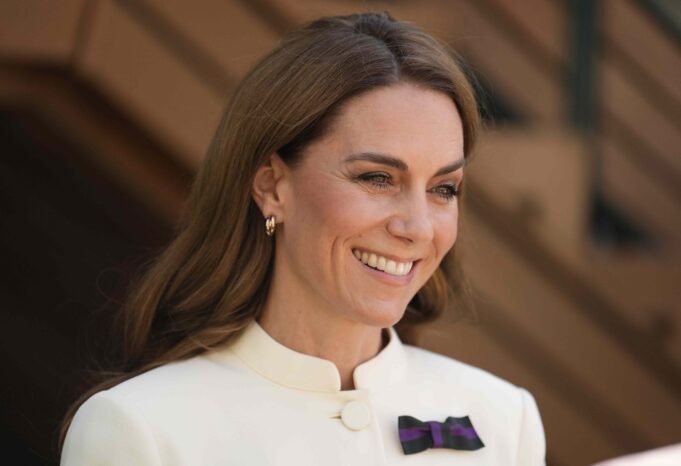 Kate Middleton incorpora seu estilo característico ao código de vestimenta de Wimbledon