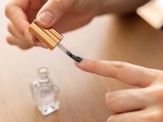 Estou abandonando o salão de beleza para sempre depois de experimentar este esmalte de US $ 15 que deixou minhas unhas danificadas pelo gel tão saudáveis