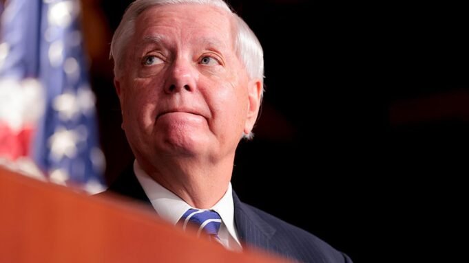 O mundo lembra a senadora Lindsey Graham O mundo lembra a senadora Lindsey Graham