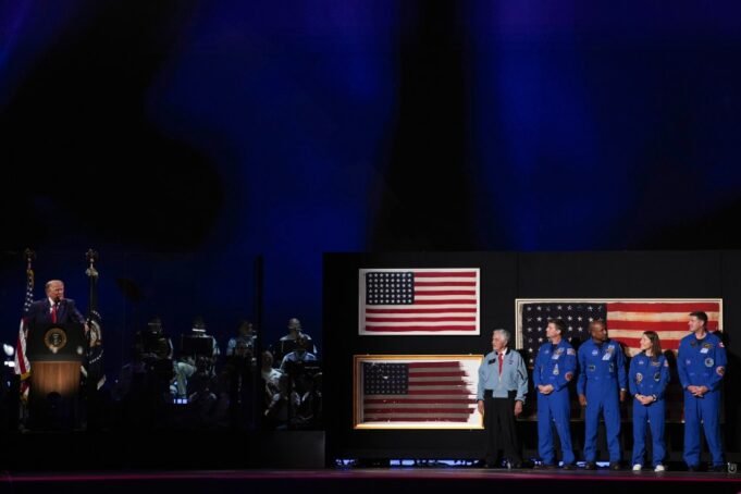 Trump faz discurso em homenagem a veteranos e ataca o comunismo Trump faz discurso em homenagem a veteranos e ataca o comunismo