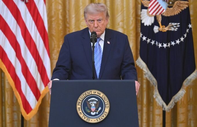 Trump diz que ABC e NBC deveriam ter suas licenças revogadas por se recusarem a fazer discursos