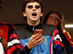 Timothée Chalamet encontra líderes de torcida do Dallas Cowboys na Copa do Mundo