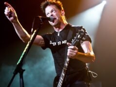 Jason Newsted sobre o Metallica sendo atirado dardos contra eles no palco