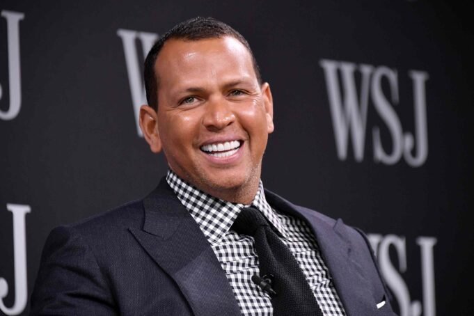 Alex Rodriguez beija mulher misteriosa semanas após separação de Jaclyn Cordeiro