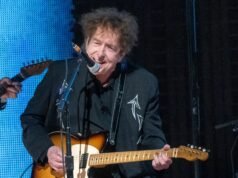 O guitarrista Julian Large se junta a Bob Dylan em turnê depois de perder cinco shows