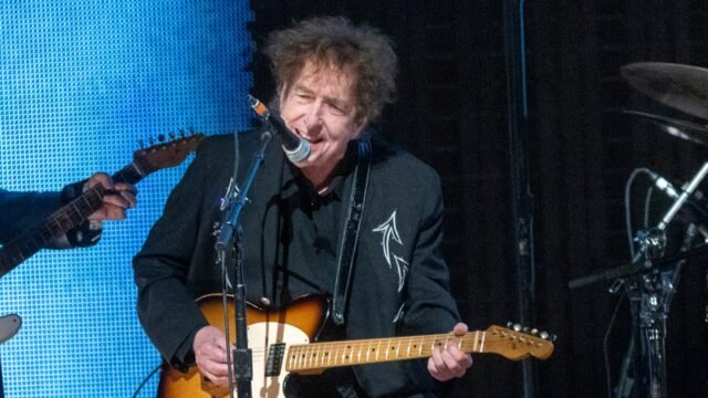 Guitarist-Rejoins-Bob-Dylan-Tour.jpg