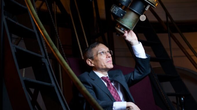 Casa Branca nomeia o astrônomo de Harvard Avi Loeb para liderar nova equipe de estudo de OVNIs Casa Branca nomeia o astrônomo de Harvard Avi Loeb para liderar nova equipe de estudo de OVNIs