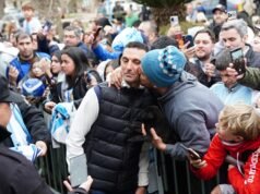 Devoção a Lionel Scaloni em Pujato, a cidade que nunca para de abraçá-lo: filas intermináveis, cantos e uma oração contínua