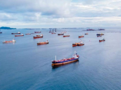 Um segundo petroleiro foi atingido no Estreito de Ormuz enquanto os EUA bombardeavam o Irã pela décima noite consecutiva