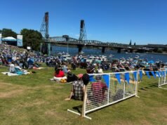 FOTOS: Os habitantes de Portland aproveitam o sol durante o Waterfront Blues Festival.