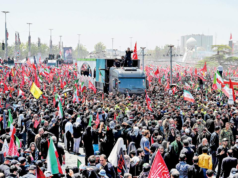 Milhares de pessoas se reúnem em Teerã para assistir ao funeral do aiatolá Ali Khamenei