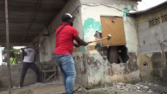 Milhares de pessoas perdem suas casas quando começa a demolição da Costa do Marfim | Al Jazeera