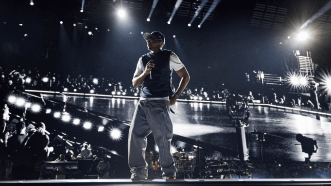 Jay-Z convida Eminem e Pharrell para segunda noite no Yankee Stadium: Fotos Jay-Z convida Eminem e Pharrell para segunda noite no Yankee Stadium: Fotos