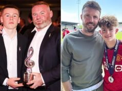 O filho de Wayne Rooney, Kai, é homenageado na premiação do Man Utd ao lado do filho de Michael Carrick, enquanto pais orgulhosos assistem