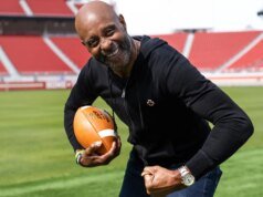 Jerry Rice invadiu a galeria depois que um questionador zombou de uma lenda da NFL em um torneio de golfe de celebridades.