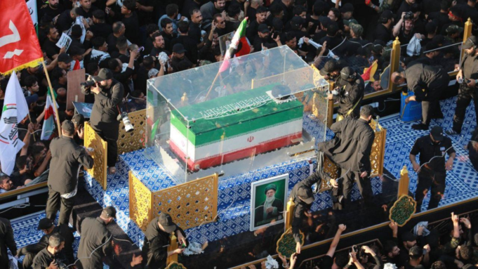 Conflito na Ásia Ocidental | Funeral do aiatolá Ali Khamenei: a procissão começa em Najaf, Iraque, em meio à escalada de tensões regionais Conflito na Ásia Ocidental | Funeral do aiatolá Ali Khamenei: a procissão começa em Najaf, Iraque, em meio à escalada de tensões regionais