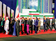 O Irã se prepara para o funeral do líder supremo, aiatolá Ali Khamenei, em Teerã
