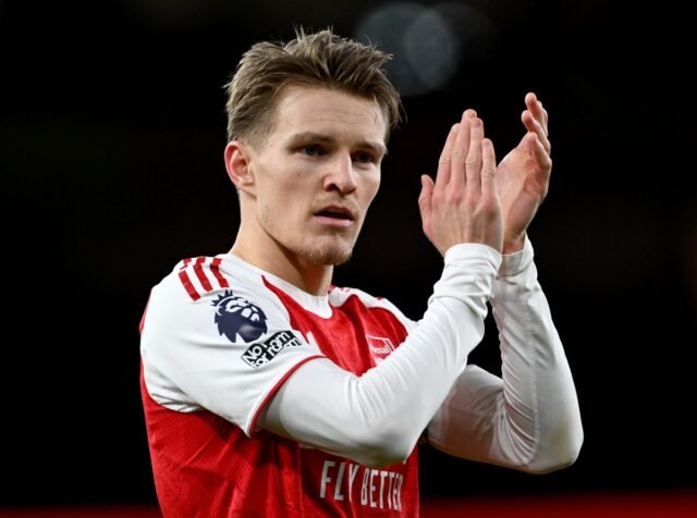Martin-Odegaard-applauds-the-Arsenal-fans.jpg
