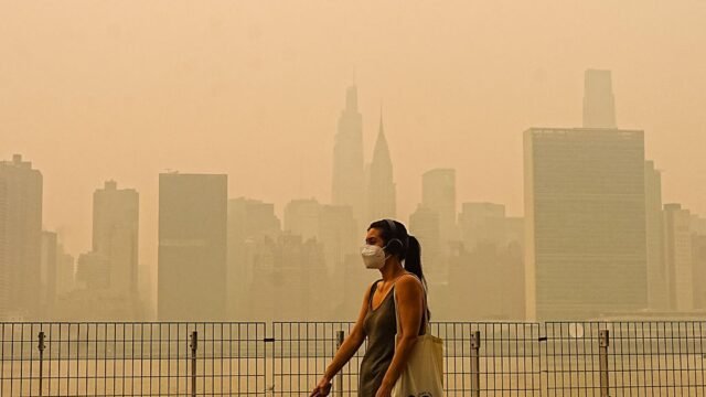 New_York_skyline_Canada_wildfires.jpg