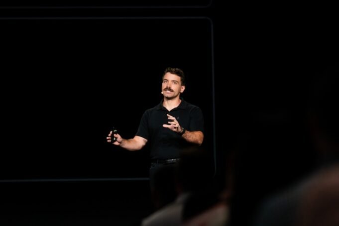 O CEO da Vercel, Guillermo Rauch, na luta para separar modelos de agentes O CEO da Vercel, Guillermo Rauch, na luta para separar modelos de agentes
