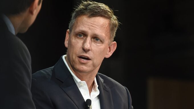 Peter Thiel, que financiou secretamente o processo Gawker, ganha o Prêmio Axel Springer
