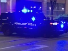 Os apartamentos da cidade velha foram evacuados. enquanto a polícia de Portland respondia a uma denúncia de distúrbio com arma de fogo.